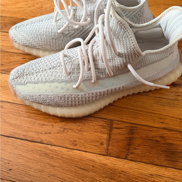 adidas Yeezy Boost 350 V2 – Light / UV Reactive - Picture 7 of 9